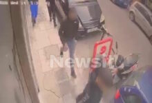 Βίντεο-–-ντοκουμέντο-δευτερόλεπτα-μετά-το-μαχαίρωμα-σε-17χρονο-έξω-από-σχολείο-στον-Άγιο-Παντελεήμονα