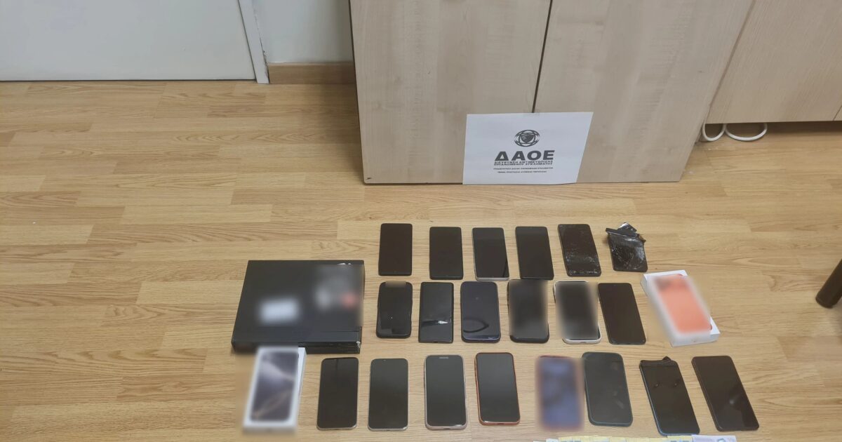 Ζεφύρι:-Εξαρθρώθηκε-κύκλωμα-που-εξαπατούσε-πολίτες-–-Έπιασαν-στα-πράσα-6-άτομα-στο-«τηλεφωνικό-κέντρο»