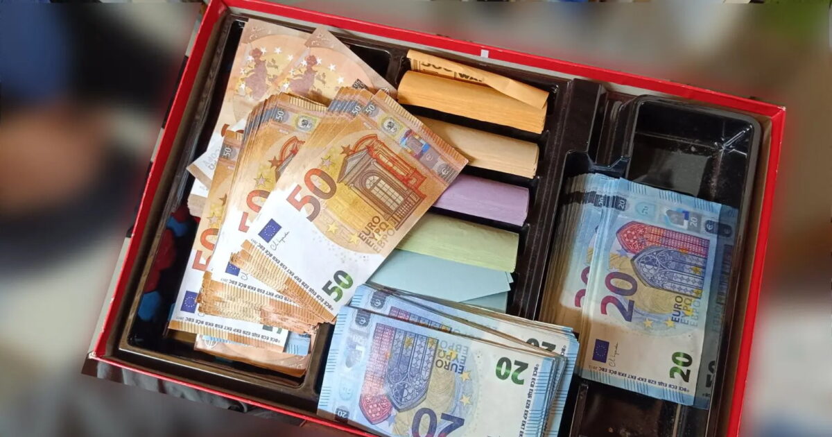 Κατερίνη:-Ανήλικος-διακινούσε-πλαστά-χαρτονομίσματα-και-κάρτες-ΑΤΜ