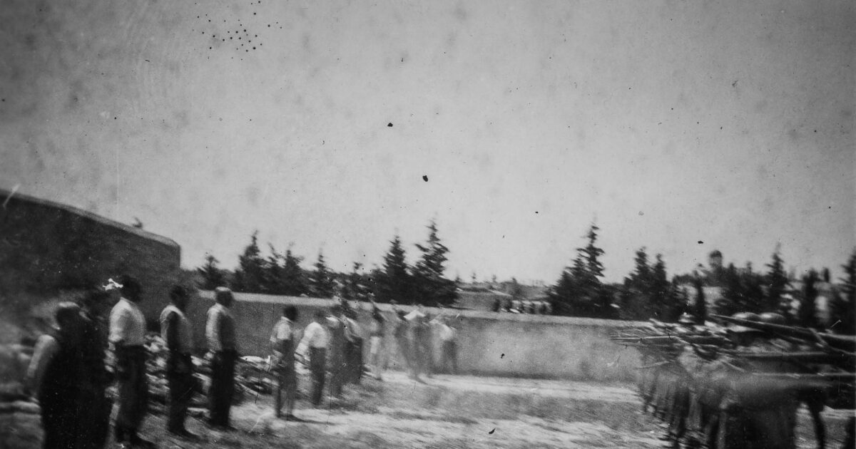 Καισαριανή:-Η-στιγμή-της-εκτέλεσης-των-200,-οι-νέες-συγκλονιστικές-φωτογραφίες