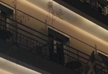 Ομόνοια:-Στην-Ελλάδα-σήμερα-οι-γονείς-του-15χρονου-Γάλλου-που-έπεσε-από-μπαλκόνι-και-σκοτώθηκε