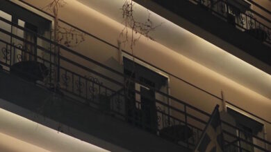 Ομόνοια:-Στην-Ελλάδα-σήμερα-οι-γονείς-του-15χρονου-Γάλλου-που-έπεσε-από-μπαλκόνι-και-σκοτώθηκε