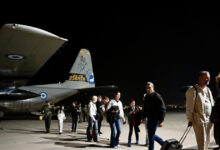 315-Έλληνες-επαναπατρίστηκαν-την-Πέμπτη-από-τη-Μέση-Ανατολή-με-ειδικές-πτήσεις,-c-130-και-οδικώς