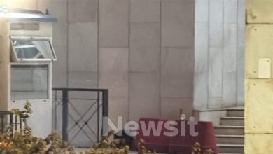 Θρίλερ-στη-ΓΑΔΑ:-Συνελήφθη-48χρονος-Σουδανός-που-απειλούσε-με-χειροβομβίδα-στα-χέρια-και-είχε-άλλες-δύο-στο-σακίδιο-–-Έγινε-ελεγχόμενη-έκρηξη,-εξετάζεται-αν-είναι-αληθινές