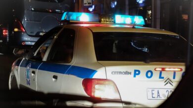 Εξάρχεια:-Έκρηξη-με-γκαζάκια-σε-είσοδο-πολυκατοικίας-–-Προκλήθηκαν-μικρές-φθορές