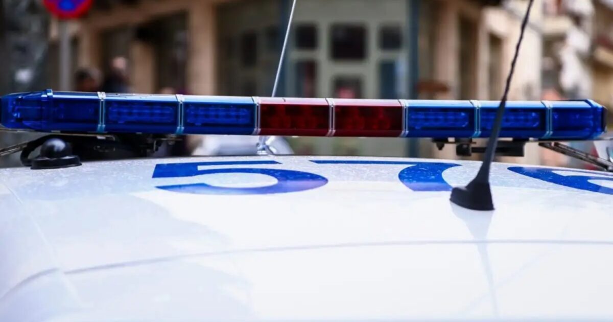 Συνελήφθη-49χρονος-στο-Καματερό-–-Είχε-στο-σπίτι-του-πιστόλι,-σφαίρες-και-αλεξίσφαιρο-γιλέκο-με-διακριτικά-της-ΕΛΑΣ