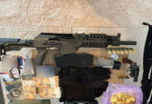 Λάρισα:-Οικογενειακή-υπόθεση-η-σπείρα-με-«χρυσές»-λίρες,-όπλα,-εκβιάσεις-και-απάτες-που-εξαρθρώθηκε