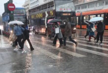 Καιρός-σήμερα:-Στα-δύο-η-χώρα-με-ήλιο-και-βροχές,-η-θερμοκρασία-έως-τους-19-βαθμούς,-7-μποφόρ-στο-Αιγαίο