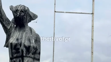 Βανδάλισαν-άγαλμα-στο-κέντρο-της-Θεσσαλονίκης-–-«Ιησούς-Χριστός-Νικά»-έγραψαν