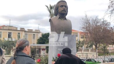 Χανιά:-Συγκίνηση-στα-αποκαλυπτήρια-της-προτομής-του-Νίκου-Ξυλούρη