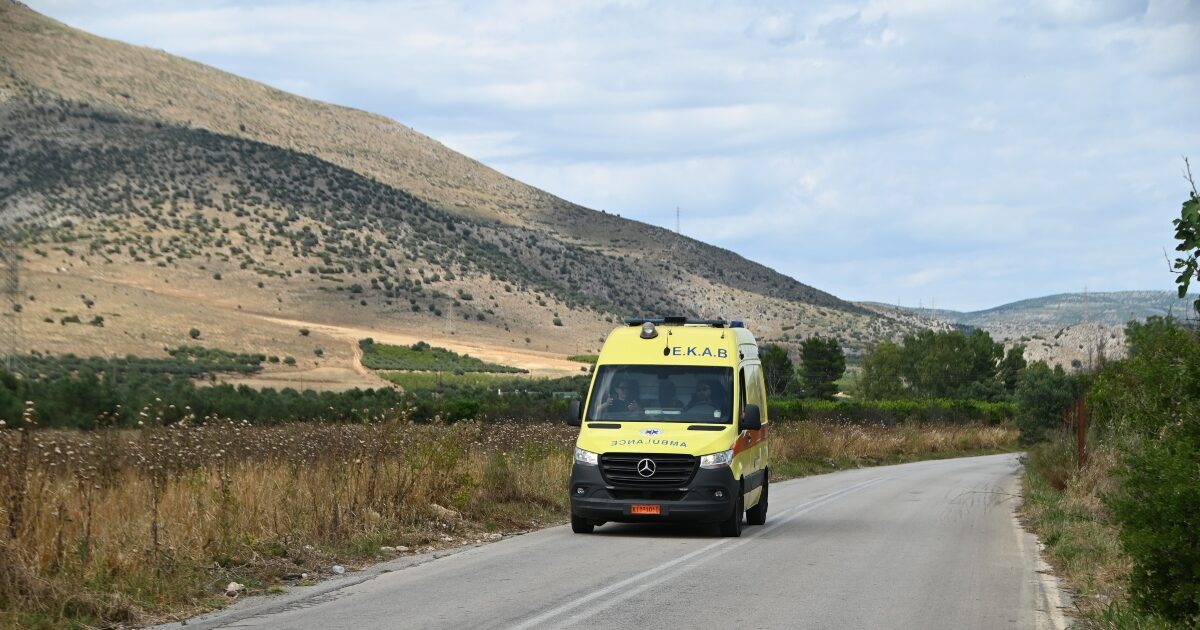 Πάτρα:-Κροτίδα-έσκασε-στα-χέρια-15χρονου-μαθητή-–-Μεταφέρθηκε-εσπευσμένα-στο-νοσοκομείο