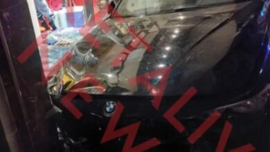 Ηράκλειο:-Αυτοκίνητο-παρέσυρε-27χρονη-και-«καρφώθηκε»-σε-βιτρίνα-καταστήματος