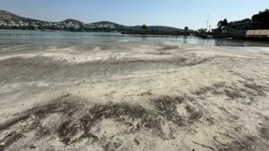 Περίεργο-φαινόμενο-στη-Βουλιαγμένη:-Υποχώρησε-η-θάλασσα-και-φάνηκε-η-στεριά