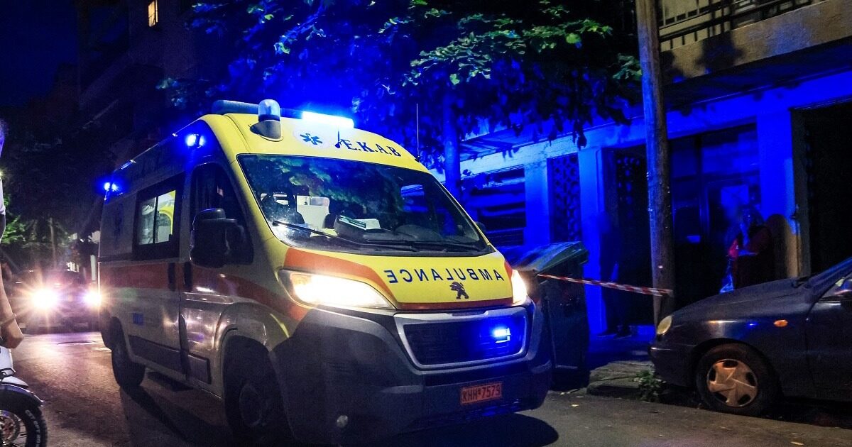 Θεσσαλονίκη:-Αυτοκίνητο-καρφώθηκε-σε-κολώνα-–-Στο-νοσοκομείο-δύο-19χρονοι,-διασωληνωμένος-ο-ένας