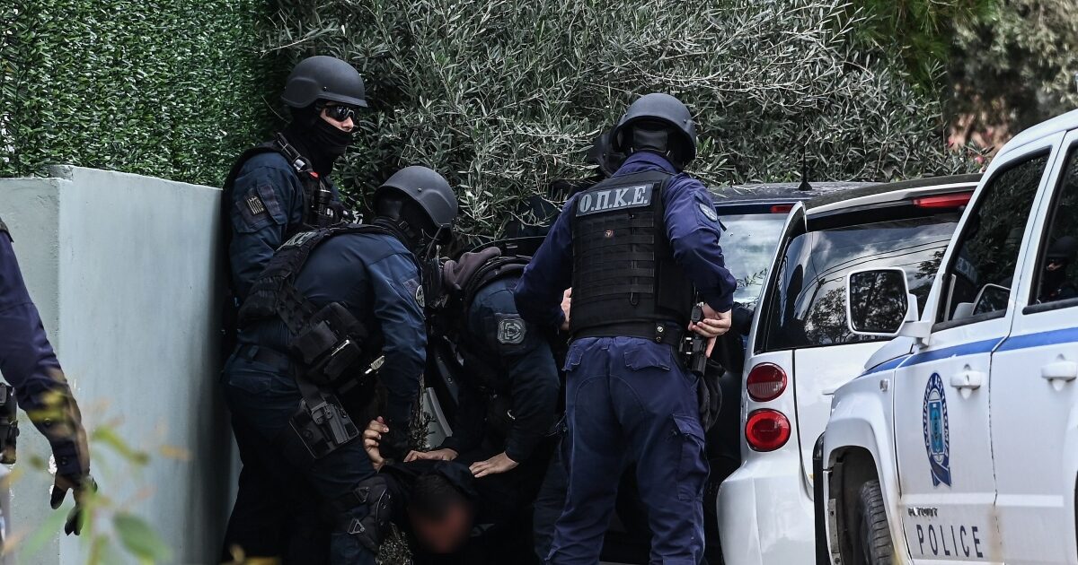 Επιχείρηση-σκούπα-της-ΕΛΑΣ-σε-Θεσσαλονίκη-και-Χαλκιδική:-Συνελήφθη-ένας-Τούρκος-που-εκκρεμούσε-ένταλμα-για-απάτη