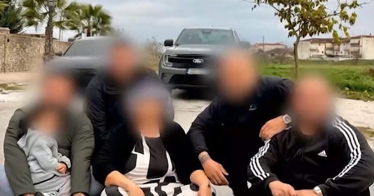 Για-απάτες-πολλών-χιλιάδων-ευρώ,-τοκογλυφίες,-όπλα-και-απειλές-κατηγορούνται-τα-4-αδέρφια-Ρομά-–-«Μου-πούλησαν-λίρες-και-πήρα-20λεπτα»