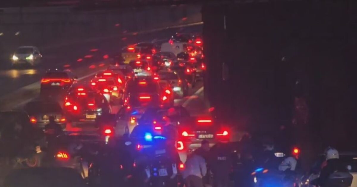 Χάος-στην-Κηφισίας-λόγω-τροχαίων-ατυχημάτων:-Στο-ένα-ενεπλάκη-και-μηχανή-της-ΕΛΑΣ-–-Ένας-τραυματίας