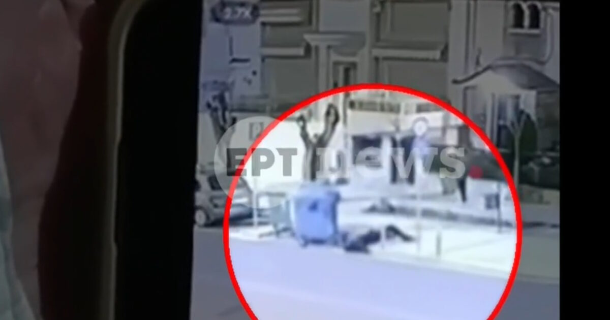 Καλαμαριά:-Βίντεο-ντοκουμέντο-από-την-δολοφονία-του-20χρονου-–-Δέχεται-πισώπλατη-μαχαιριά-και-καταρρέει-δίπλα-σε-κάδο