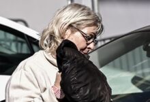 Η-Ελένη-Ζαρούλια-οδηγείται-στις-γυναικείες-φυλακές-της-Θήβας-–-Πέρασε-τη-νύχτα-στο-ΑΤ-Πεύκης