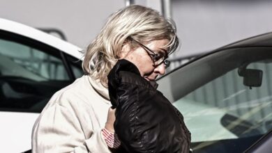 Η-Ελένη-Ζαρούλια-οδηγείται-στις-γυναικείες-φυλακές-της-Θήβας-–-Πέρασε-τη-νύχτα-στο-ΑΤ-Πεύκης