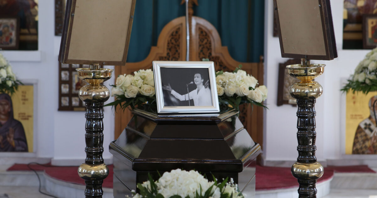 Κηδεία-Γιώργου-Μαρίνου:-Το-τελευταίο-αντίο-στον-πρώτο-σόουμαν-της-Ελλάδας