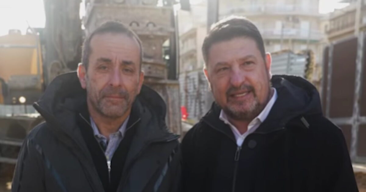 Το-«Ηλία-ρίχ’-το»-του-Νίκου-Χαρδαλιά-και-το-viral-βίντεο-από-την-υπό-κατασκευή-πλατεία-Γαλατσίου