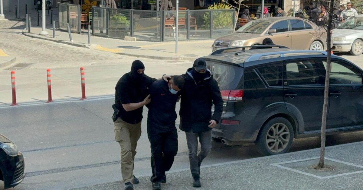 Καλαμαριά:-Ποινική-δίωξη-στον-23χρονο-για-την-δολοφονία-του-20χρονου-–-Αποκλείστηκε-η-εκδοχή-των-αυτόκλητων-τιμωρών