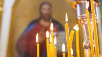 Κυριακή-της-Σταυροπροσκυνήσεως:-Τι-γιορτάζουμε-στη-μέση-της-Σαρακοστής