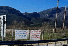 Ερωτοχτυπημένος-κρέμασε-πανό-στον-Ε65-για-την-«πριγκίπισσά»-του