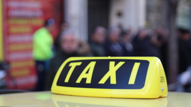 Ταξί:-Απεργία-διαρκείας-από-την-Τρίτη-–-Αντιδρούν-για-τα-βαν-και-τη-μετάβαση-στην-ηλεκτροκίνηση