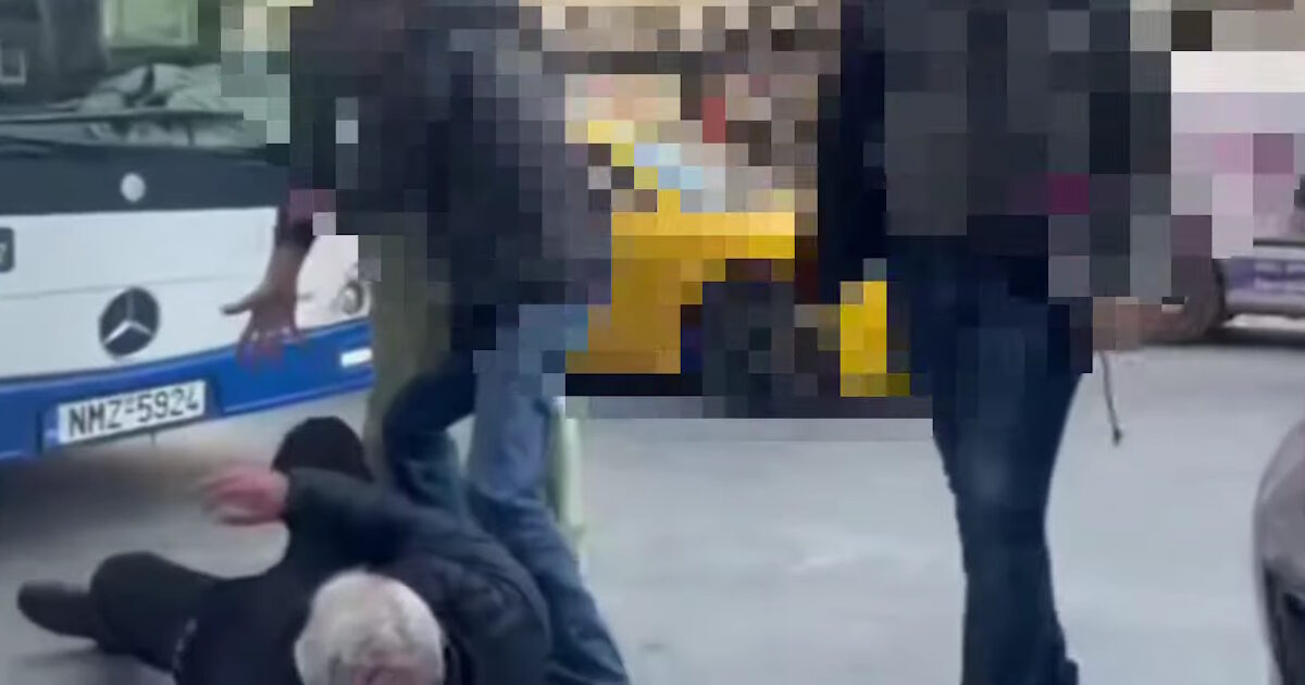 Θεσσαλονίκη:-«Ξαφνικά-τον-άρπαξε-και-τον-έριξε-κάτω»-λέει-αυτόπτης-μάρτυρας-για-το-άγριο-ξύλο-μεταξύ-οδηγού-ΟΑΣΘ-και-πολίτη-που-στάθμευσε-παράνομα