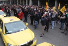 Ταξί:-Σε-εξέλιξη-η-απεργία,-κλειστοί-δρόμοι-στο-κέντρο-της-Αθήνας-–-«Δεν-ανεχόμαστε-εχθρικές-πολιτικές»