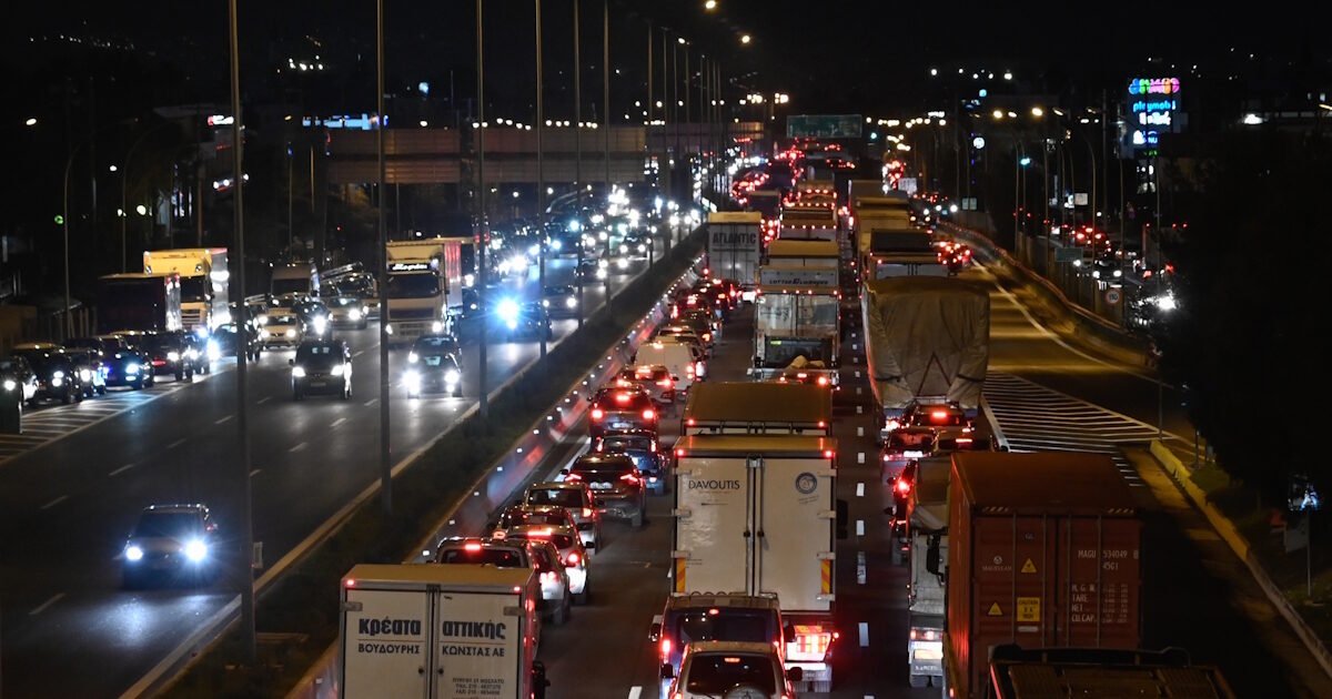 Εκτροπή-φορτηγού-στην-Αθηνών-–-Λαμίας-στο-ύψος-των-Οινόφυτων