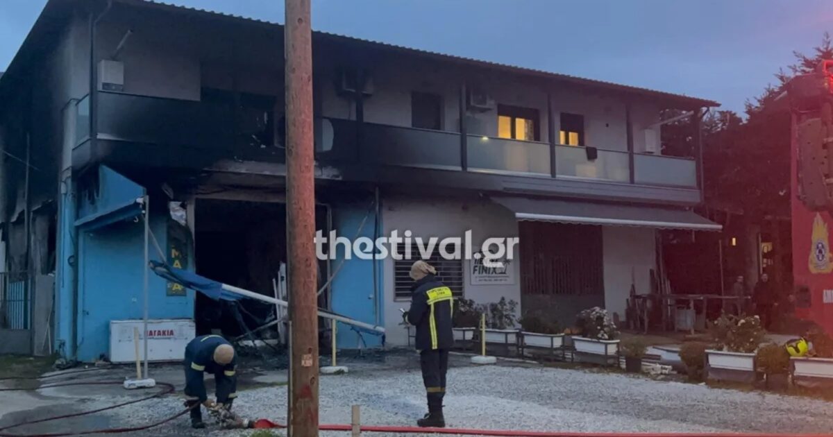 Θεσσαλονίκη:-Φωτιά-σε-κατάστημα-με-είδη-αλιείας