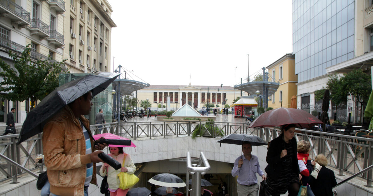 Καιρός:-Νέα-πτώση-της-θερμοκρασίας,-αφρικανική-σκόνη-και-βροχές-σε-7-περιοχές-–-Δείτε-χάρτες-με-την-πορεία-της-κακοκαιρίας