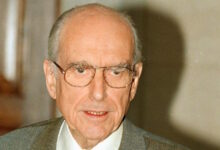 Ανδρέας-Παπανδρέου:-Πέθανε-ο-Κώστας-Μαρκάρης,-ο-έμπιστος-οδηγός-του-πρώην-πρωθυπουργού-με-μια-ζωή-μυθιστορηματική