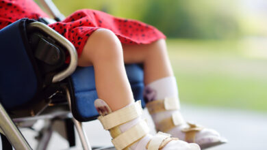 Μητέρα-καταγγέλλει-διευθύντρια-σχολείου-για-περιθωριοποίηση-της-ΑμεΑ-κόρης-της:-«Δεν-την-αφήνει-να-βγει-στο-προαύλιο»