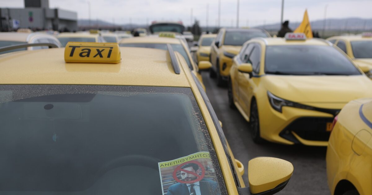 Απεργία-ταξί:-Νέα-συγκέντρωση-και-κινητοποιήσεις-–-Παραλύει-η-Αττική-για-τρίτο-24ωρο