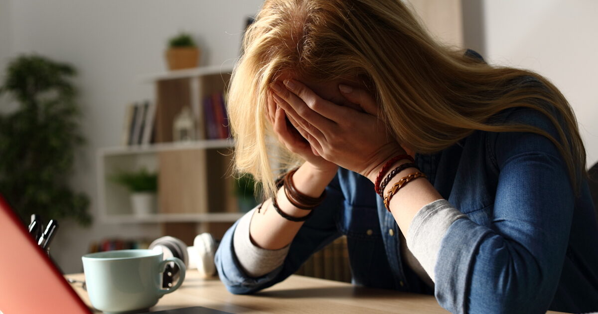 Νέες-καταγγελίες-για-επιθέσεις-μαθητών-σε-βάρος-καθηγητών:-«Με-χτύπησαν-στην-πλάτη-με-στυλό,-μου-πετούσαν-μπουκάλια-και-με-έβριζαν»