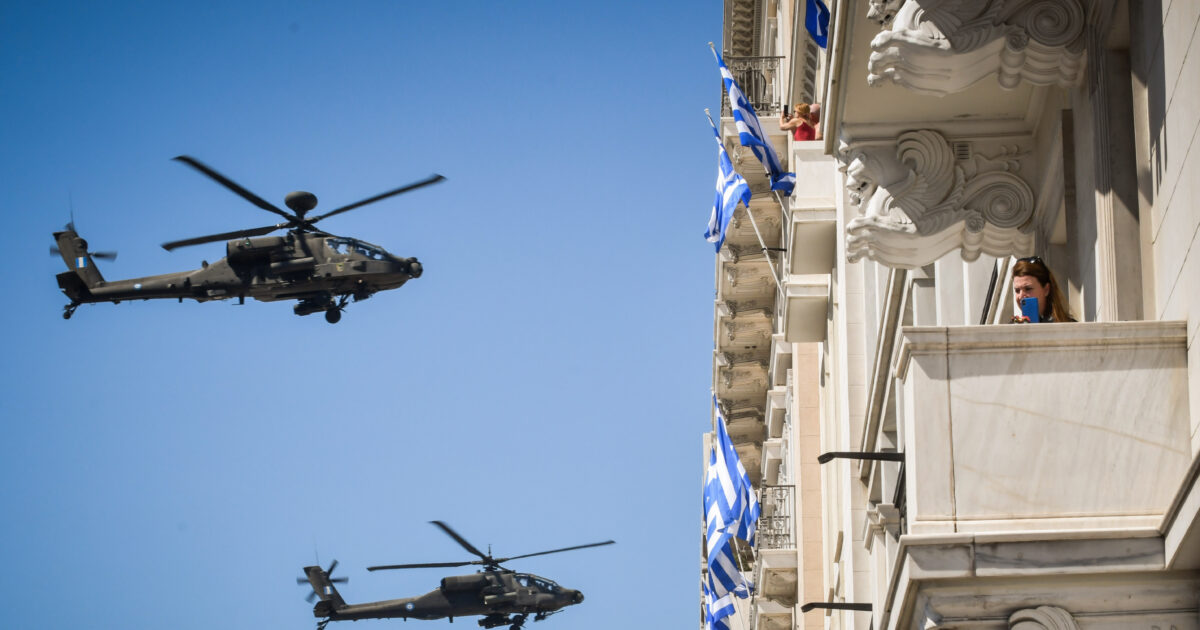 Δοκιμαστικές-πτήσεις-μαχητικών-αεροσκαφών-και-ελικοπτέρων-στην-Αττική-για-την-παρέλαση-της-25ης-Μαρτίου