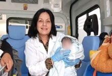 Ηράκλειο:-Η-γέννα-μέσα-στο-ασθενοφόρο-και-η-πρώτη-φωτογραφία-του-«βιαστικού»-μπόμπιρα-–-Συγκινητικές-στιγμές