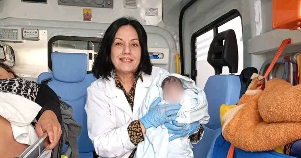 Ηράκλειο:-Η-γέννα-μέσα-στο-ασθενοφόρο-και-η-πρώτη-φωτογραφία-του-«βιαστικού»-μπόμπιρα-–-Συγκινητικές-στιγμές