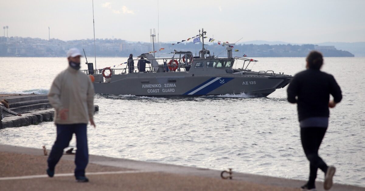 Θεσσαλονίκη:-Κουτί-με-πυρομαχικά-βρέθηκε-στο-λιμάνι,-σε-βάθος-13-μέτρων