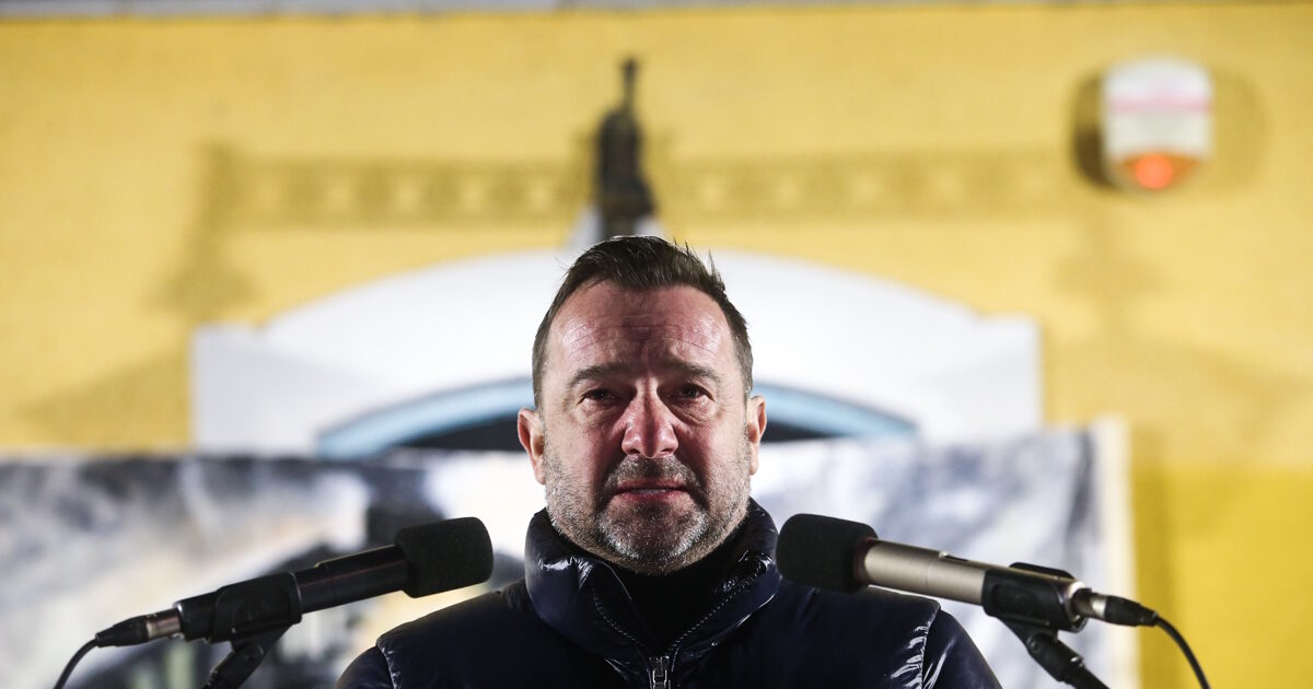 Ξέσπασε-ο-Νίκος-Πλακιάς:-Όποιος-σπιλώνει-τη-μνήμη-των-παιδιών-μου-με-ψέματα-και-παραμύθια-θα-ισοπεδωθεί