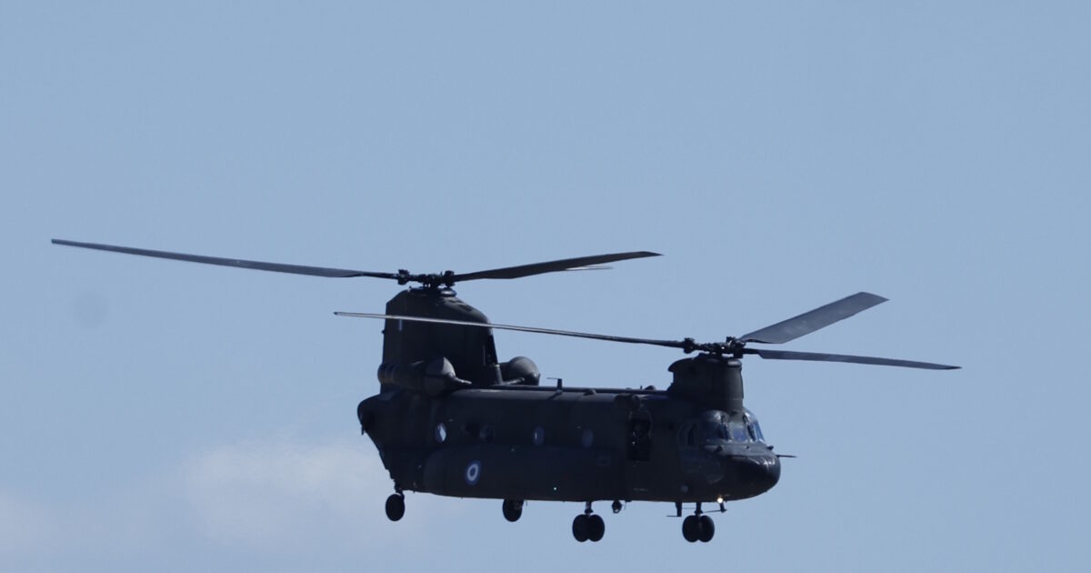 chinook:-«Εκτοξεύεται»-η-διαθεσιμότητα-στα-πολύτιμα-ελικόπτερα-πολλαπλών-ρόλων-της-Αεροπορίας-Στρατού