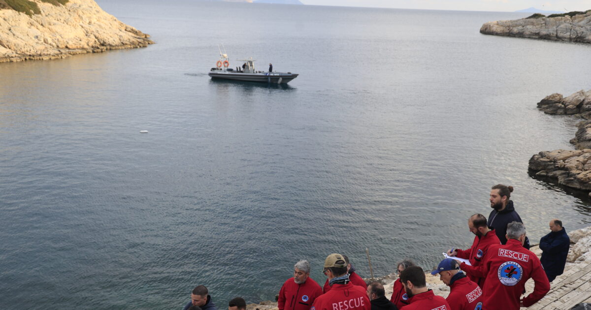 Βουλιαγμένη:-Απεγκλώβισαν-δύτη-στα-Λιμανάκια