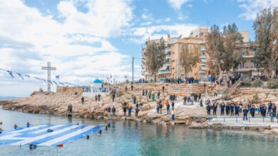 25η-Μαρτίου:-Η-γαλανόλευκη-στη-θάλασσα-του-Πειραιά-για-την-εθνική-επέτειο-–-Συγκίνηση-και-υπερηφάνεια