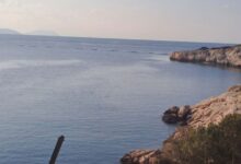 Βουλιαγμένη:-Σταμάτησε-η-επιχείρηση-διάσωσης-για-τον-δύτη-–-Σχεδιάζεται-νέα-για-τον-ασφαλή-απεγκλωβισμό-του