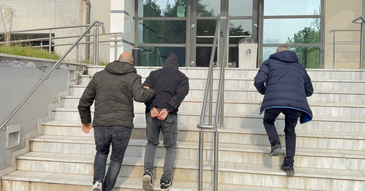 Βέροια:-Απολογείται-ο-20χρονος-που-ξυλοκόπησε-την-24χρονη-–-Στη-ΜΕΘ-το-θύμα