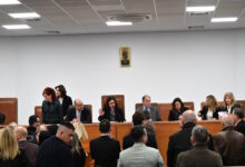 Τέμπη:-Οι-εικόνες-χάους-με-το-«καλημέρα»-της-δίκης-–-Οι-επόμενες-κινήσεις-των-δικηγόρων-και-τα-«καρφιά»-της-Περιφέρειας-Θεσσαλίας-στο-Υπουργείο-Δικαιοσύνης